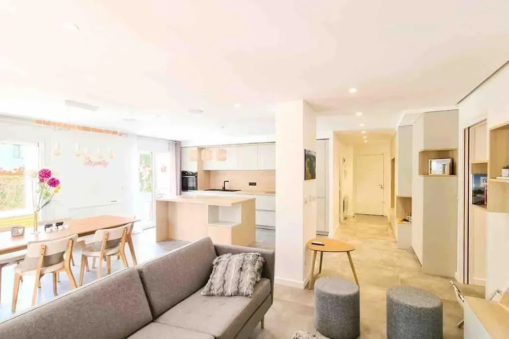 Apartment Proche Du Lac Et Des Commerces, Appartement Neuf, Au Calme, Avec 3 Chambres Et Une Grande Terrasse Annecy France