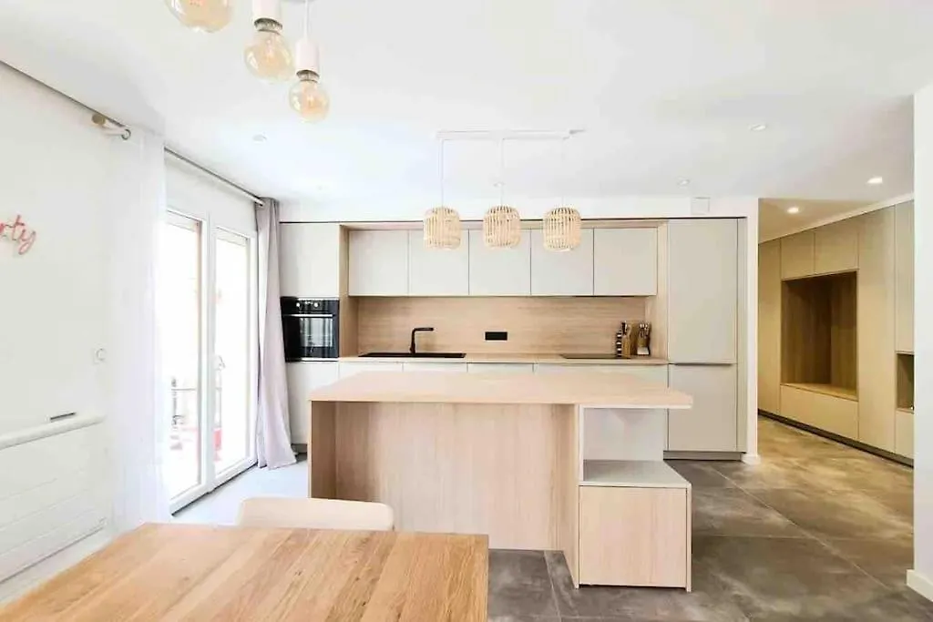 Proche Du Lac Et Des Commerces, Appartement Neuf, Au Calme, Avec 3 Chambres Et Une Grande Terrasse Annecy 0*,  France
